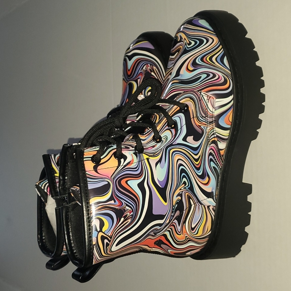 NWT Youth Size 3 Steve Madden Kids J-Rockk Swirl Boot